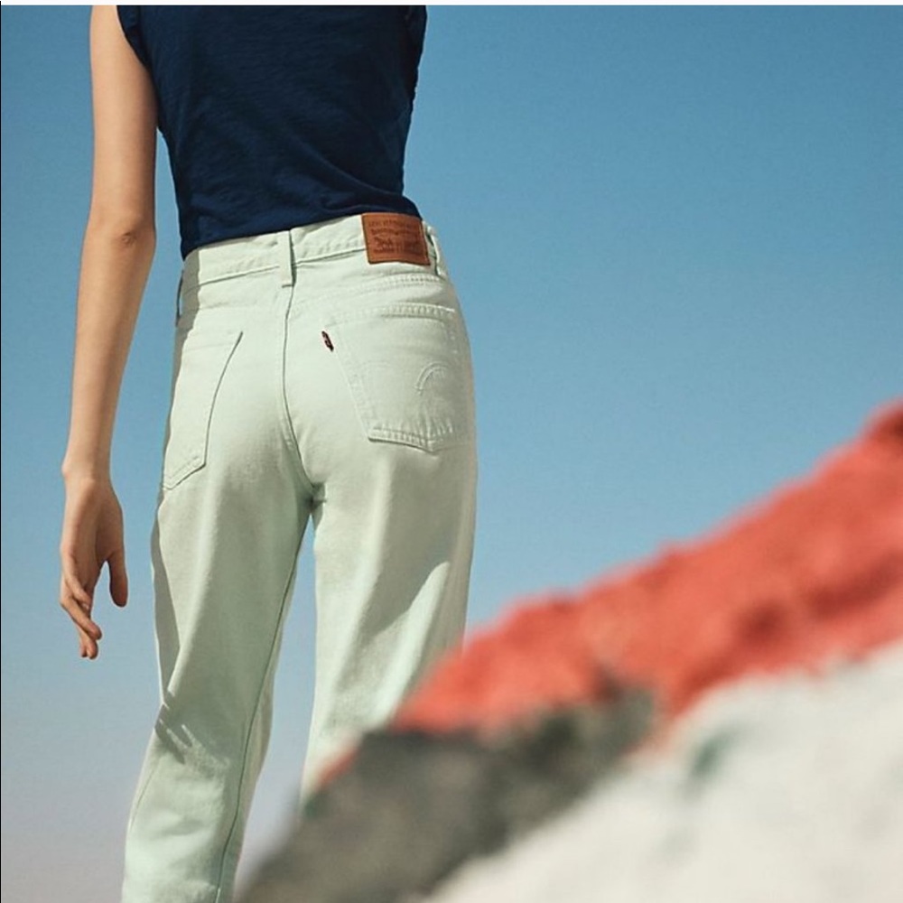 Anthro Levi’s Wedgie Fit Raw Hem High Rise Jeans - Picture 4 of 12
